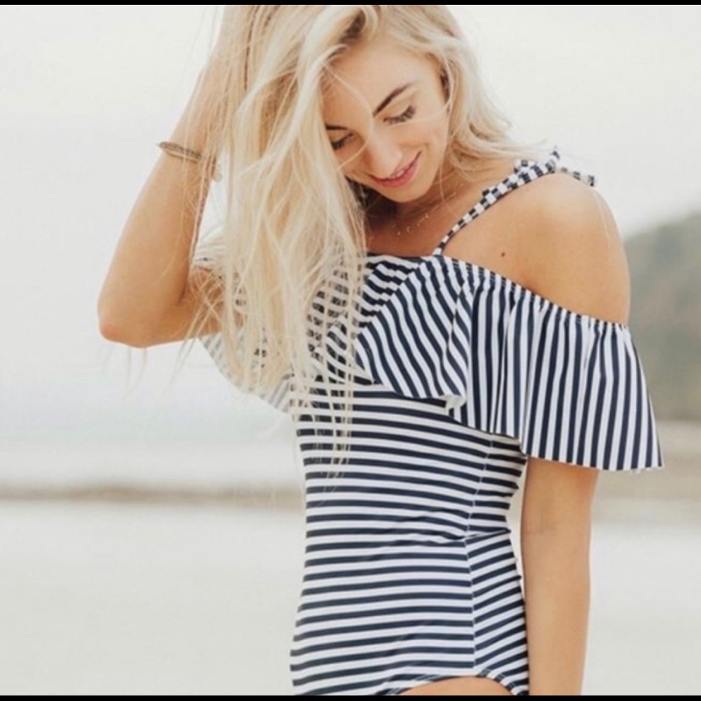 Albion Wave Pana Stripe One Piece
Swimsuit, size: small